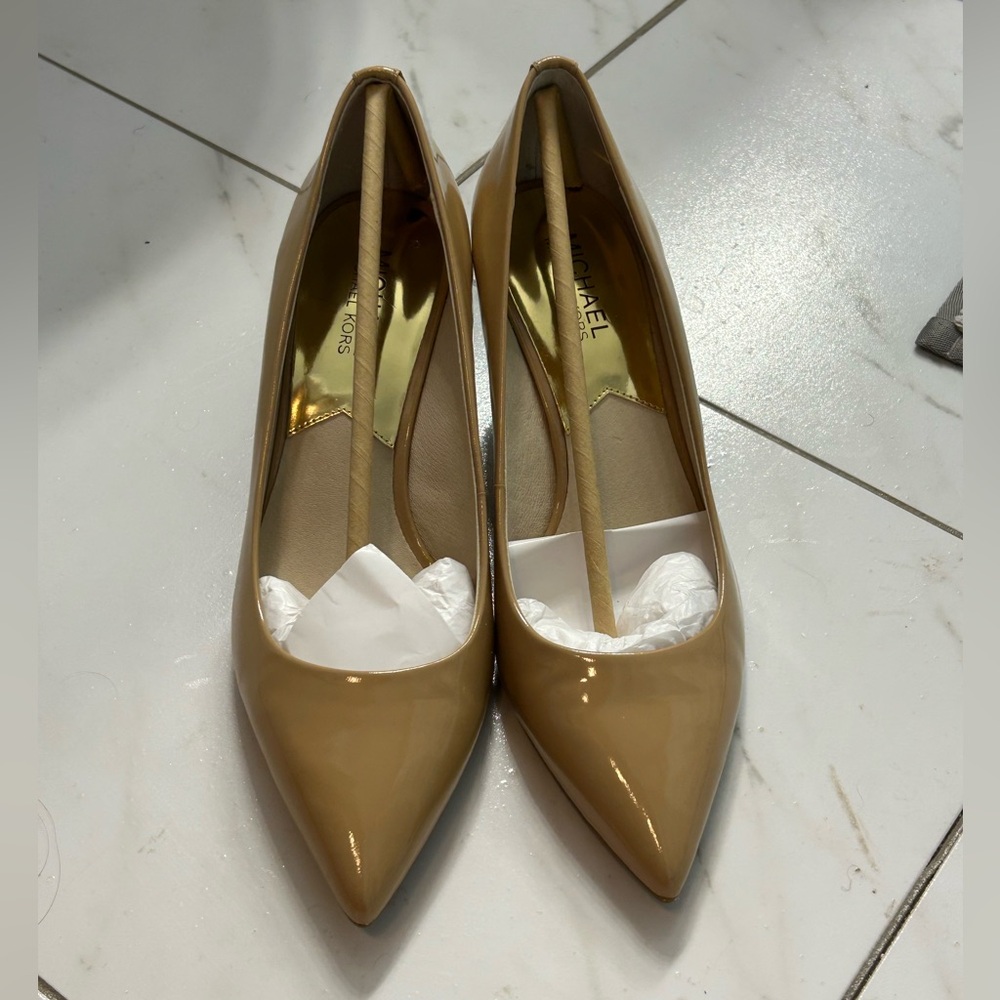 Michael Kors Nude Patent Leather Pumps (8) - Picture 2 of 8